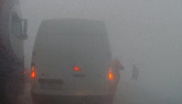 Snehová búrka na diaľnici pod Tatrami utíchla, no skaza zostala