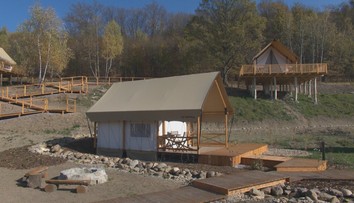 Poznáte glamping? Jeden takýto kemp budujú pri Počúvadlianskom jazere