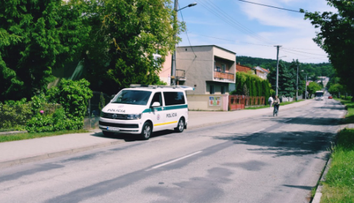 Zrazil dôchodcu, zaviezol ho domov a odišiel. Polícia hľadá svedkov nehody v Sliači