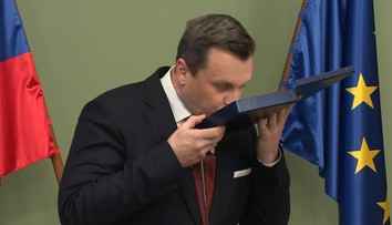 Danka povýšili na kapitána. Bývalí vojaci to považujú za znevažovanie armády