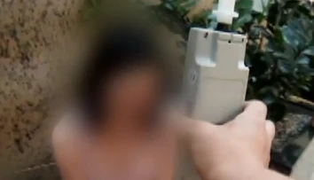 VIDEO: Opitá matka zaspala v obchode, nafúkala štyri promile. Mala so sebou aj dcérku (3)