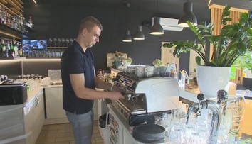 Bez pomoci štátu budem musieť za kávu pýtať päť eur, tvrdí majiteľ kaviarne