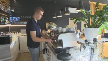 Bez pomoci štátu budem musieť za kávu pýtať päť eur, tvrdí majiteľ kaviarne