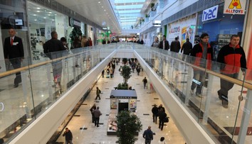 V obchodoch so známou značkou oblečenia si už nenakúpite. Zatvorili svoje prevádzky