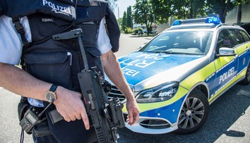 Veľké razie v Nemecku. Podozriví si vymieňali fotky a videá sexuálne zneužívaných detí