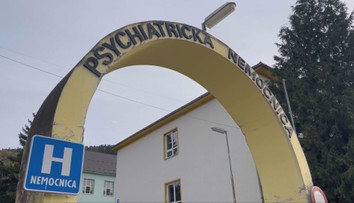 Muž, ktorý ušiel z psychiatrickej nemocnice, sa mohol voľne pohybovať po areáli. Útek si ani nevšimli