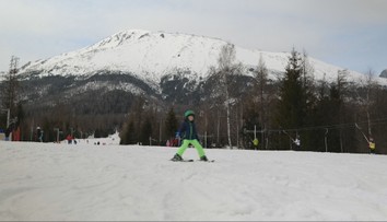 Hotely a penzióny sú pripravené na jarné prázdniny. Lyžovačkám však začína konkurovať exotika