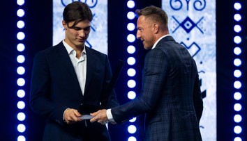 Dobehnúť Hossu? To musím ešte veľa mlieka vypiť, smial sa Hokejista roka Slafkovský