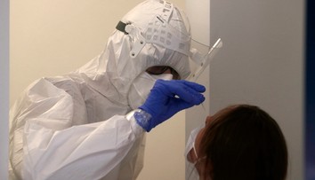 Za stredu pribudlo takmer tisíc prípadov, hlásia aj tri obete