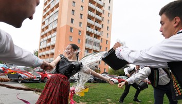 OBRAZOM: Slovensko šibalo a oblievalo
