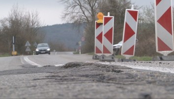 Mimoriadna situácia pri Nitre. Jediná cesta do neďalekej obce sa pretrhla a môže sa kedykoľvek zosunúť