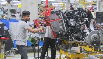 Ekonómovia nenechali na konsolidačnom balíku nitku suchú. Takto by šetrili oni