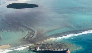 Za ekologickú katastrofu na jednej z najkrajších pláži môže podgurážený kapitán