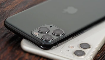 Na Slovensku sa vo veľkom predávali falošné výrobky značky Apple. Colníci zaistili vyše 15-tisíc falzifikátov