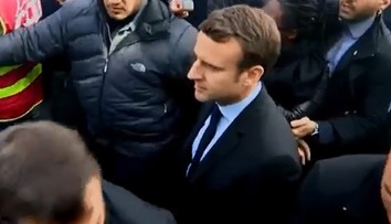 Macron: S Le Penovou treba diskutovať, aj keď sa pri tom človek zašpiní