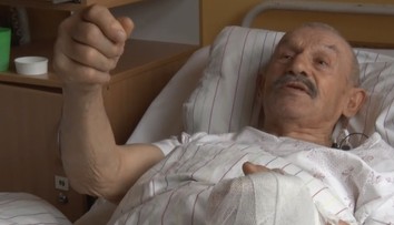 Uštipla ho vretenica. Zobral ju do tašky a vytiahol u lekárky