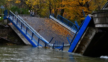 FOTO: Most cez Hornád, ktorý plánovali zrekonštruovať, sa sám zrútil do rieky