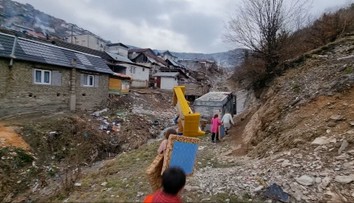 Rómovia z osád veria, že po smrti ich čaká dôstojný život. Navštívili sme kolóniu plnú kontrastov