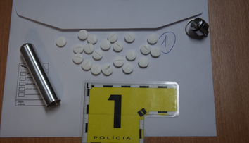 Biznis so zakázanými látkami v leopoldovskej väznici. Zadržali pedagóga aj jeho komplicov