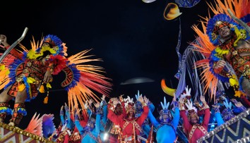 OBRAZOM: Rytmus samby a noc plná tanca a farieb. Karneval v Riu de Janeiro sa vrátil v plnej sile