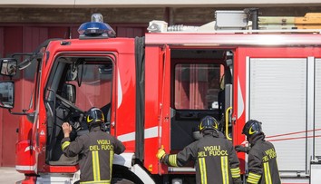 Vo Veľkých Levároch horel rodinný dom, štyria ľudia skončili v nemocnici
