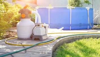 Piesková filtrácia na bazén: ako vybrať správny systém a piesok do filtrácie