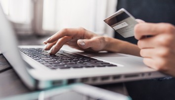 Blížia sa výpredaje, zľavy budú na internete ponúkať aj podvodníci. Na toto si dajte pozor