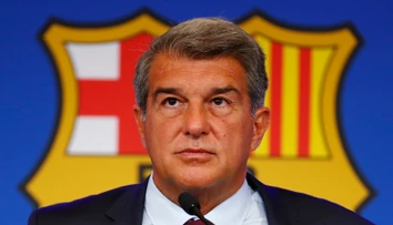 Rasizmus a miliónové úplatky rozhodcov. Barcelone hrozí zákaz účasti v Lige majstrov