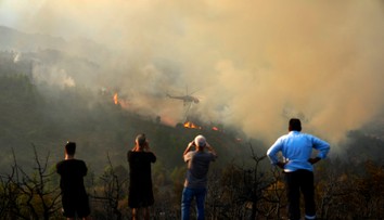 Lesný požiar na gréckom Peloponéze má dve obete