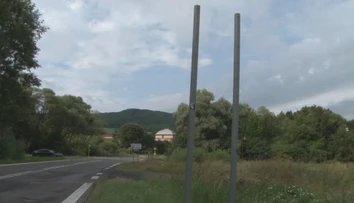 Tabule označujúce slovenský Havaj lákajú čoraz viac. Niekomu sa zrejme hodili ako suvenír