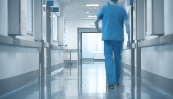 Dlhý boj o život prehral. Mladík, ktorému na Silvestra pyrotechnika zdevastovala hlavu, žiaľ zomrel