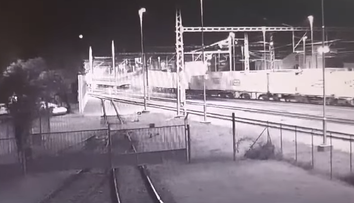 VIDEO: Autentické zábery zrážky RegioJetu s nákladným vlakom naznačujú, akou rýchlosťou išli
