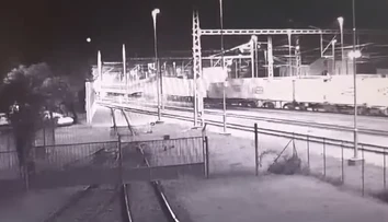 VIDEO: Autentické zábery zrážky RegioJetu s nákladným vlakom naznačujú, akou rýchlosťou išli