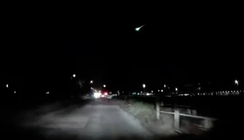 VIDEO: Oblohu nad západným Slovenskom rozžiaril padajúci objekt. Pozrite si, ako vyzeral
