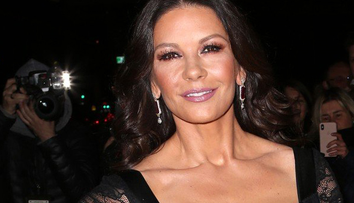 Catherine Zeta-Jones v spoločnosti s dcérou. Ako 14-ročné dievčatko rozhodne nevyzerá