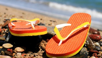 Ortopéd vyvrátil mýtus, že žabky ničia nohy