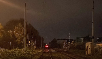 V Petržalke neprežil muž zrážku s vlakom. Údajne sa po koľajniciach pohyboval po štyroch