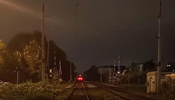 V Petržalke neprežil muž zrážku s vlakom. Údajne sa po koľajniciach pohyboval po štyroch