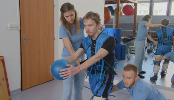 Denisa, ktorý bol v Číne v kóme, prepustili z nemocnice. Pracuje na tom, aby čo najskôr chodil