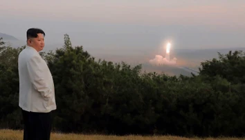 Severná Kórea tvrdí, že otestovala balistickú raketu na pevné palivo