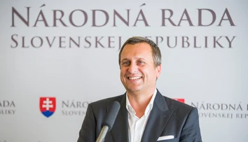 Trinásty a štrnásty plat by mali byť oslobodené od odvodov a dane