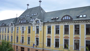 Rybníček sa chce rozprávať s vedením školy, ktorá zrušila dúhovú akciu. Nesmú podľa neho ustupovať Mazurekovi