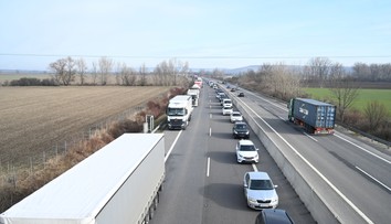 Na diaľnici smerom do Bratislavy hlásia vodiči pre nehody veľké zdržanie