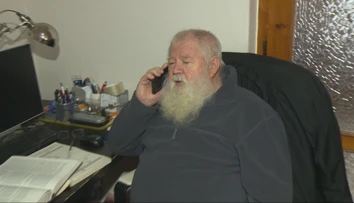 Lekár zo Želiezoviec má už vyše 80 rokov, no chuť pomáhať má stále. Ukázal nám, ako sa udržiava v kondícii