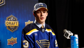 Dalibor Dvorský novú sezónu v NHL neodštartuje. Blues poslali spolu s ním na farmu trinásť hráčov