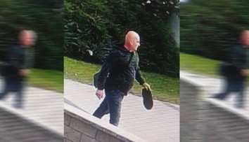 Besnenie v záložni. Na majiteľa zaútočil agresor igelitovou taškou, v ktorej ukrýval sekeru