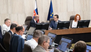 PRIESKUM: Voliči OĽANO a Smeru sa v jednej veci zhodujú. Vláda by mala rozdávať aj za cenu zadlžovania