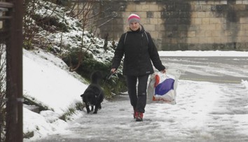 Ak sa pošmyknete na zľadovateľom chodníku, zodpovedný už nie je majiteľ ani správca