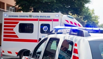Zrážka osobných vozidiel v dunajskostredskom okrese si vyžiadala jeden život