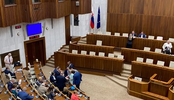 Schôdzu k odvolávaniu Borisa Kollára neotvorili. Šéfom parlamentu tak ostáva aj po kauze fyzického násilia